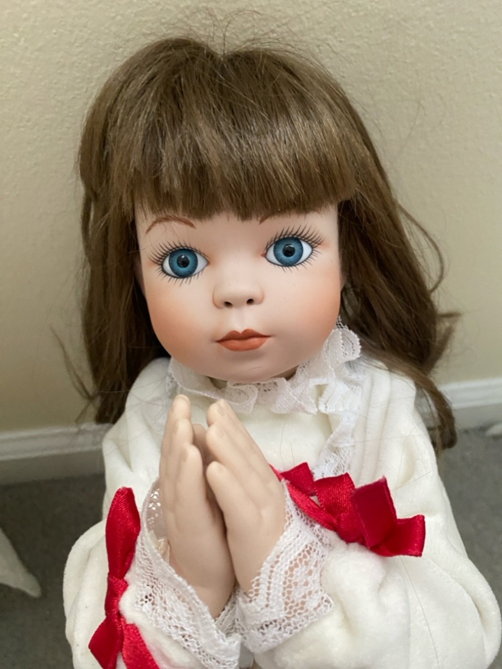 A Christmas Prayer Porcelain Doll Box - White and Red Decorative Packaging